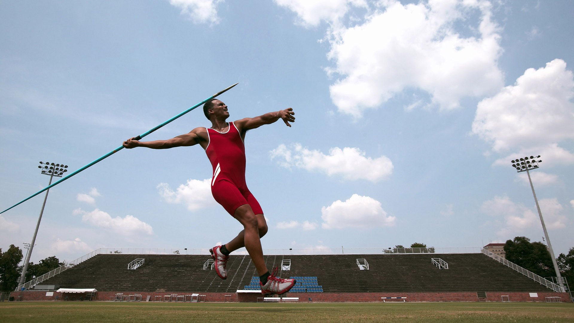 雄鹿淘汰赛过关开拓者，马克西关键时刻站出来，诠释新星蜕变之路